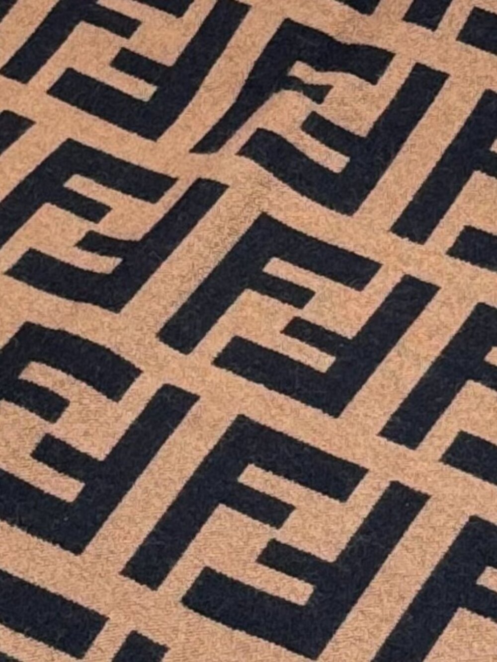 New w/ 💞 FENDI Roma Fall 2024 Reversible Shawl Brushed Poncho Scarf Wrap - Picture 5 of 8